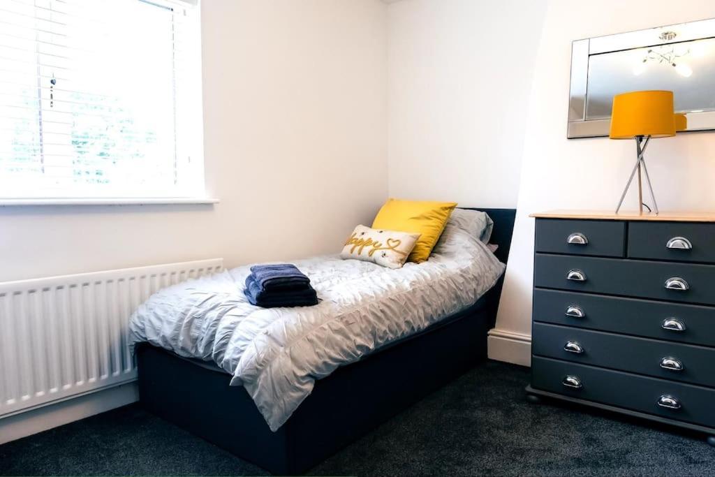 4 Bedroom - Sleep 9 Home In Cheadle Staffordshire - Alton Towers Polar Express Dimmingsdale Peak District Trentham Gardens Water World Eksteriør bilde