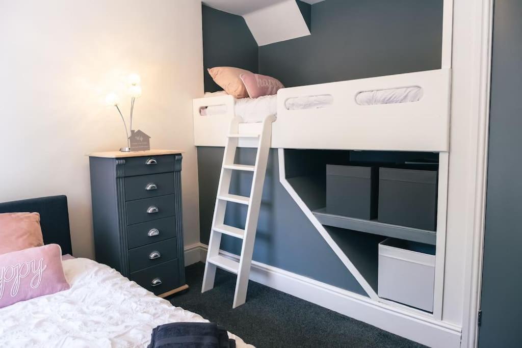 4 Bedroom - Sleep 9 Home In Cheadle Staffordshire - Alton Towers Polar Express Dimmingsdale Peak District Trentham Gardens Water World Eksteriør bilde