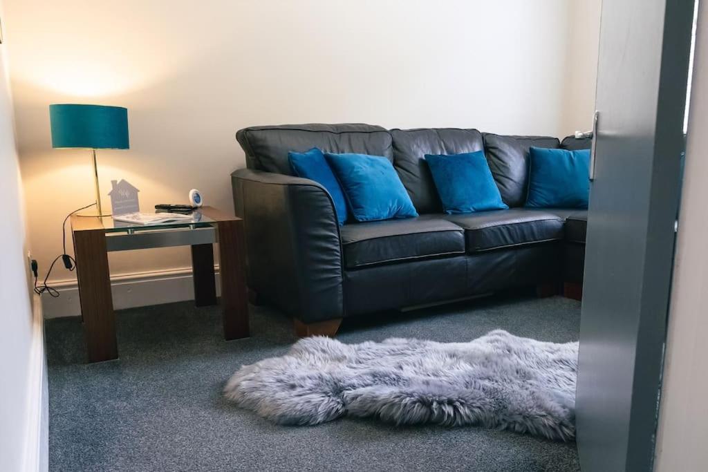 4 Bedroom - Sleep 9 Home In Cheadle Staffordshire - Alton Towers Polar Express Dimmingsdale Peak District Trentham Gardens Water World Eksteriør bilde