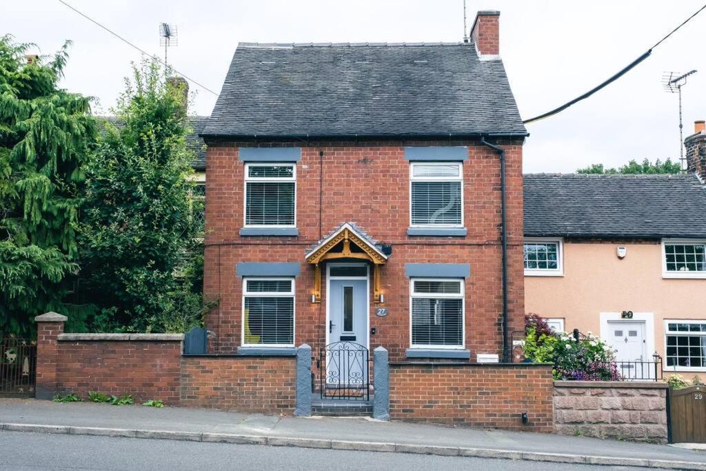 4 Bedroom - Sleep 9 Home In Cheadle Staffordshire - Alton Towers Polar Express Dimmingsdale Peak District Trentham Gardens Water World Eksteriør bilde