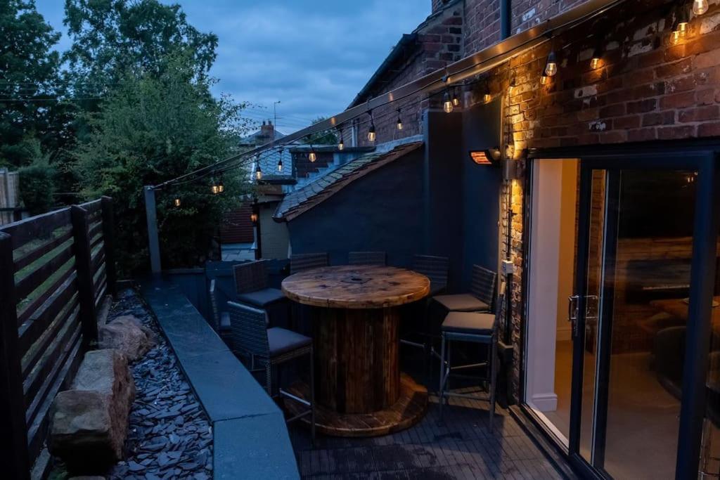 4 Bedroom - Sleep 9 Home In Cheadle Staffordshire - Alton Towers Polar Express Dimmingsdale Peak District Trentham Gardens Water World Eksteriør bilde