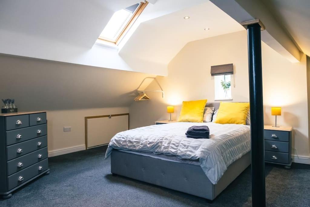 4 Bedroom - Sleep 9 Home In Cheadle Staffordshire - Alton Towers Polar Express Dimmingsdale Peak District Trentham Gardens Water World Eksteriør bilde