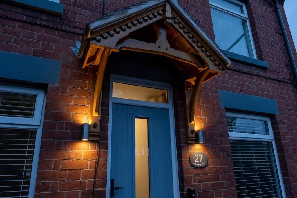 4 Bedroom - Sleep 9 Home In Cheadle Staffordshire - Alton Towers Polar Express Dimmingsdale Peak District Trentham Gardens Water World Eksteriør bilde