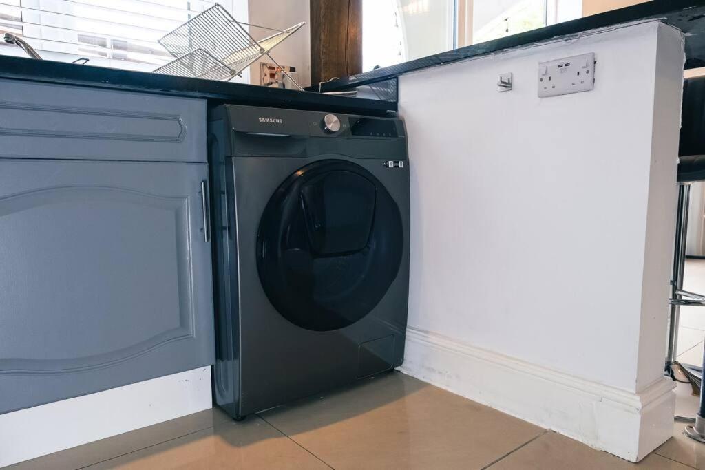 4 Bedroom - Sleep 9 Home In Cheadle Staffordshire - Alton Towers Polar Express Dimmingsdale Peak District Trentham Gardens Water World Eksteriør bilde