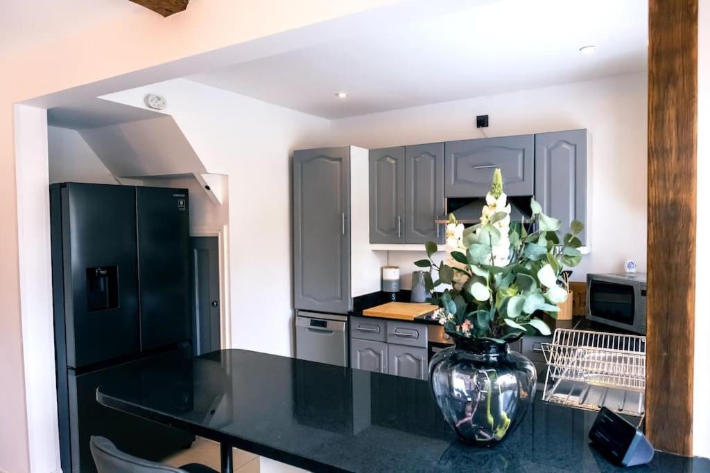 4 Bedroom - Sleep 9 Home In Cheadle Staffordshire - Alton Towers Polar Express Dimmingsdale Peak District Trentham Gardens Water World Eksteriør bilde